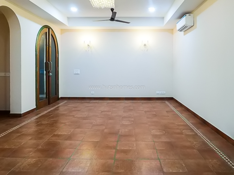 6 BHK House For Rent in Neeti Bagh