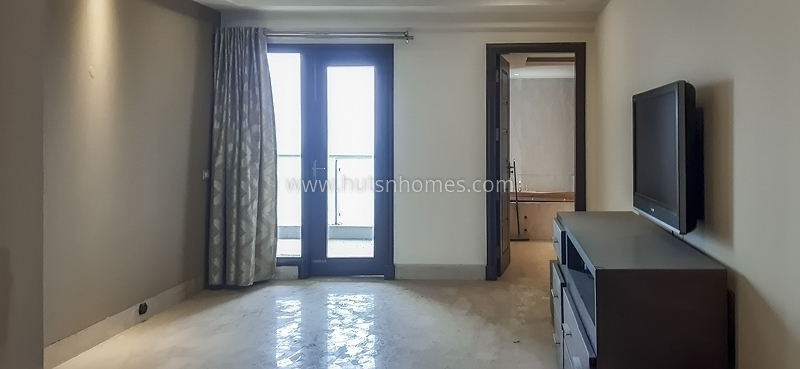 5 BHK Condo For Rent in National Highway 8