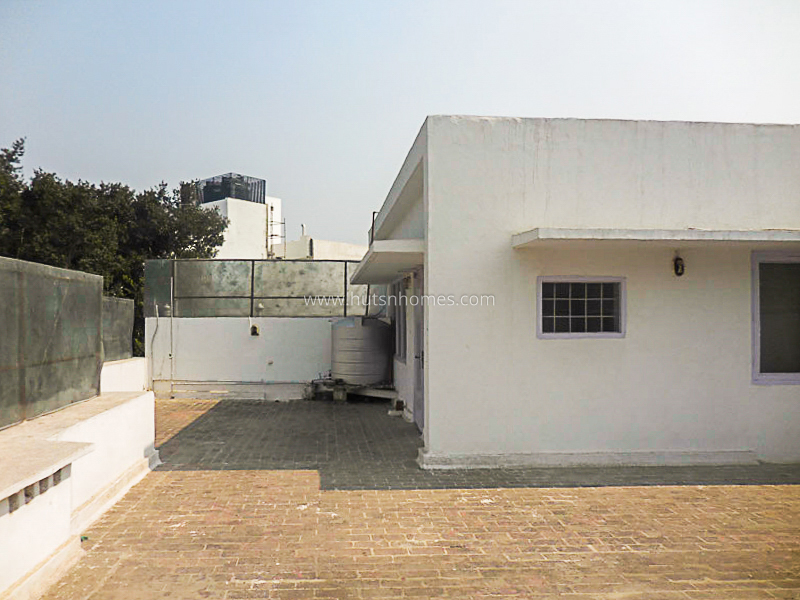 6 BHK House For Sale in Chanakyapuri