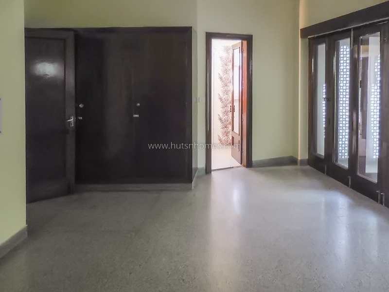 4 BHK House For Sale in Nizamuddin East