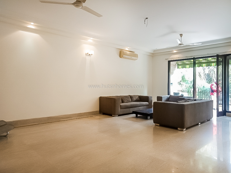 4 BHK Flat For Sale in West End Colony