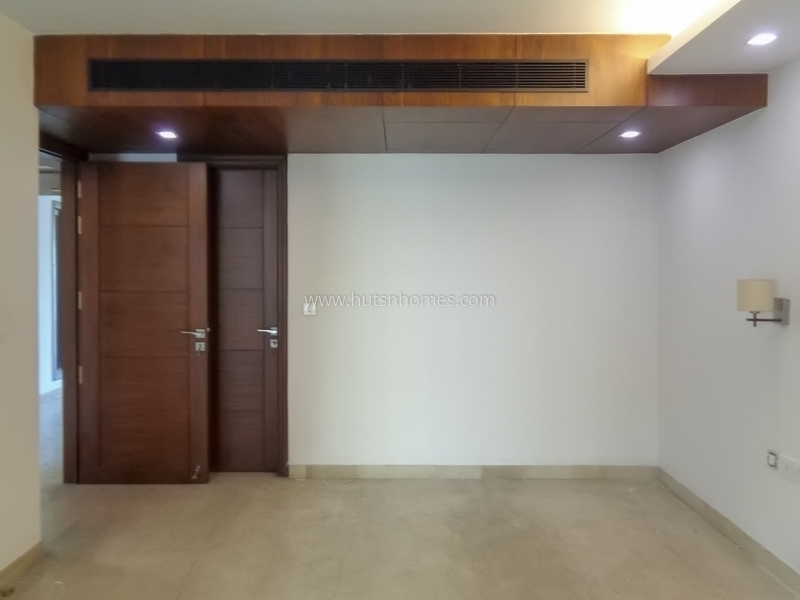 4 BHK Flat For Sale in Green Park