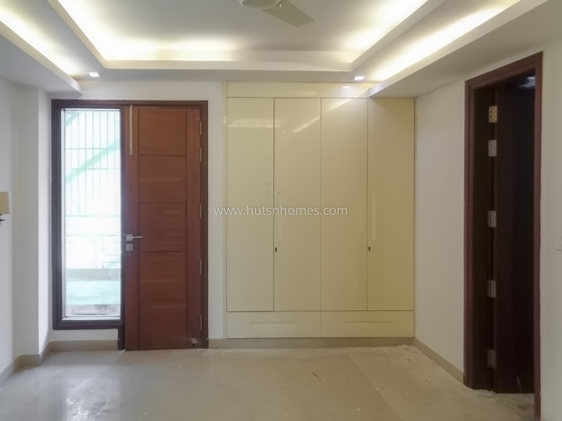 4 BHK Flat For Sale in Green Park