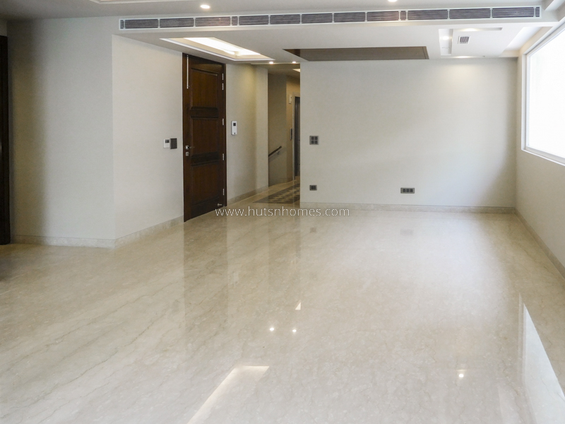 4 BHK Flat For Sale in Anand Niketan