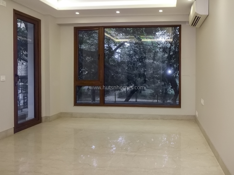 4 BHK Flat For Sale in Green Park Extension