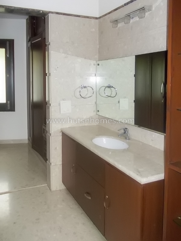 4 BHK Flat For Sale in Defence Colony