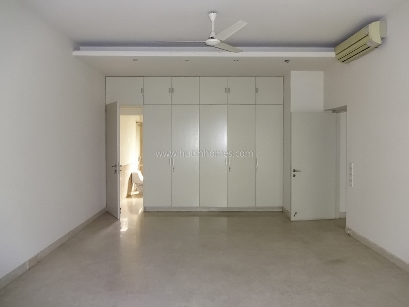 6 BHK House For Sale in Defence Colony
