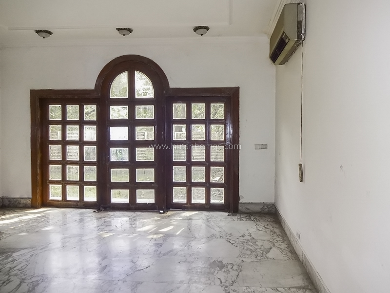 5 BHK House For Sale in New Friends Colony