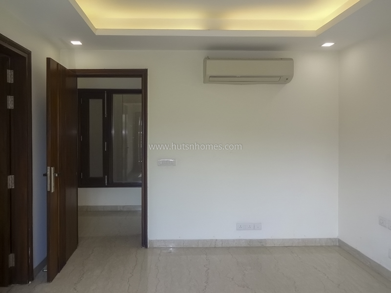 4 BHK Flat For Sale in South Extension 2