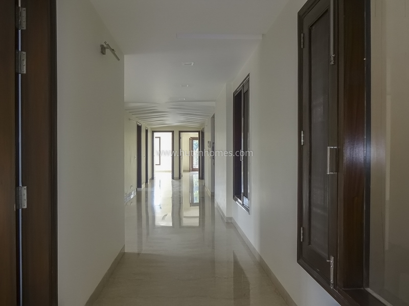 4 BHK Flat For Sale in South Extension 2