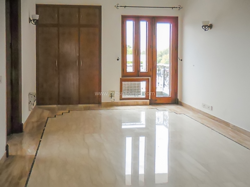 5 BHK Builder Floor For Rent in Shanti Niketan