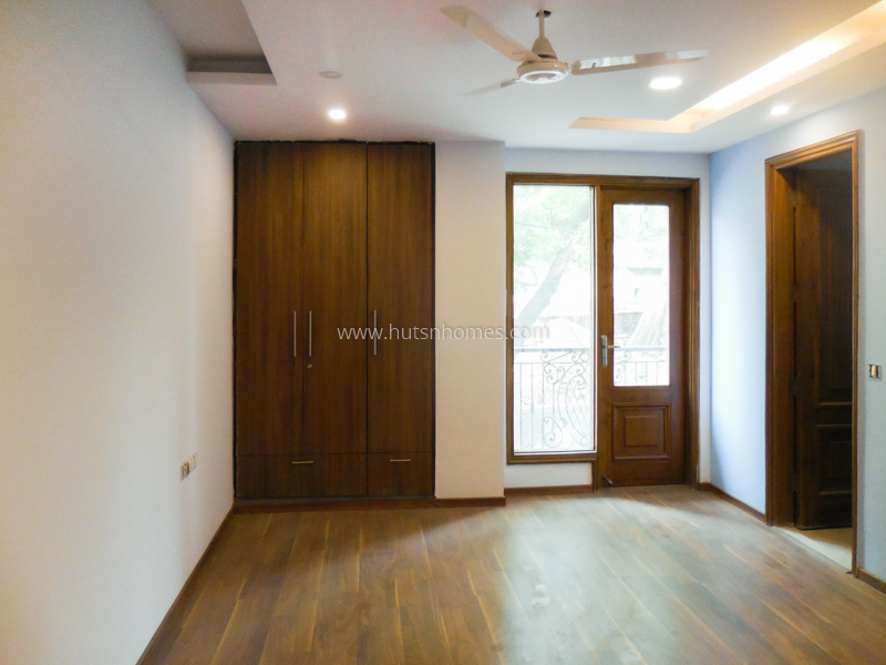 4 BHK Flat For Rent in Nizamuddin West