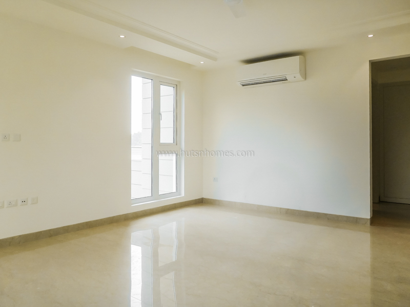 4 BHK Builder Floor For Rent in West End Colony