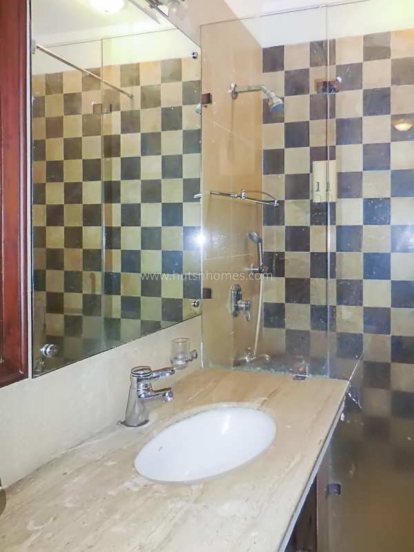 3 BHK Flat For Sale in Defence Colony